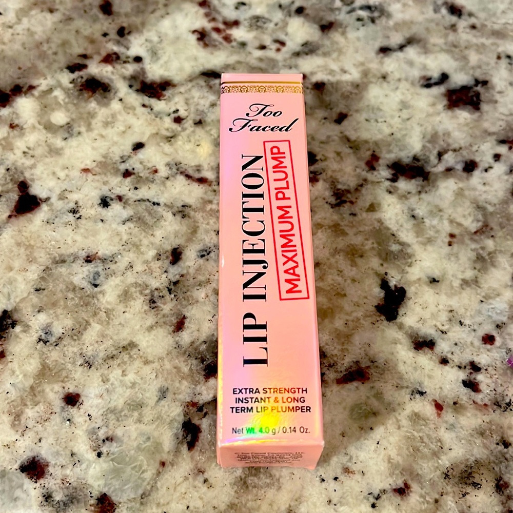Too Faced
Lip Injection Maximum Plump Extra Strength Lip Plumper - brand new